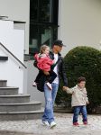 Hamburg 12 september 2013
Khalid Boulahrouz haalt zijn kinderen op bij Sabia en Rafal  v d Vaart en gaat met aupair naar de dierentuin in Hamburg.
