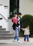 Hamburg 12 september 2013
Khalid Boulahrouz haalt zijn kinderen op bij Sabia en Rafal  v d Vaart en gaat met aupair naar de dierentuin in Hamburg.