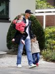 Hamburg 12 september 2013
Khalid Boulahrouz haalt zijn kinderen op bij Sabia en Rafal  v d Vaart en gaat met aupair naar de dierentuin in Hamburg.