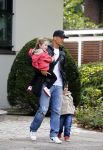 Hamburg 12 september 2013
Khalid Boulahrouz haalt zijn kinderen op bij Sabia en Rafal  v d Vaart en gaat met aupair naar de dierentuin in Hamburg.