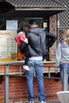 Hamburg 12 september 2013
Khalid Boulahrouz haalt zijn kinderen op bij Sabia en Rafal  v d Vaart en gaat met aupair naar de dierentuin in Hamburg.