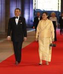 Amsterdam, 29 April 2013
Vertrek Kon. familie vanuit Paleis op de Dam naar het diner in het Rijksmuseum
Kroonprins Maha Vajiralongkorn en prinses Maha Chakri Sirindhorn van Thailand
Foto Peter Smulders BV