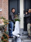 Amsterdam 14 oktober 2013
Leco v Zadelhoff brengt bloemen bij Nikkie Plessen