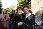 Laren 3 oktober 2013
Laura Ruiters en haar man Ton trouwen op haar 50e verjaardag. Leontine met moeder
Jada Borsato is bruidsmeisje.