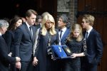 Laren 2 oktober 2013
Kerkdienst naar aanleiding van het overlijden van John de mol sr in de sint Jansbasiliek. Het was enorm druk met vrienden en familie.