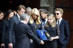 Laren 2 oktober 2013
Kerkdienst naar aanleiding van het overlijden van John de mol sr in de sint Jansbasiliek. Het was enorm druk met vrienden en familie.