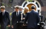 Laren 2 oktober 2013
Kerkdienst naar aanleiding van het overlijden van John de mol sr in de sint Jansbasiliek. Het was enorm druk met vrienden en familie.