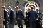 Laren 2 oktober 2013
Kerkdienst naar aanleiding van het overlijden van John de mol sr in de sint Jansbasiliek. Het was enorm druk met vrienden en familie.