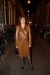 Amsterdam 3 oktober 2013
Feestje voor het 30 jarig bestaan van Playboy . Beertje v Beers arriveert met een nieuwe jaguar Cabrio en onthult het eerst nummer waar ze de cover siert. Marian Mudder