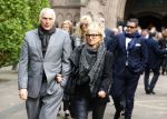 Laren 2 oktober 2013
Kerkdienst naar aanleiding van het overlijden van John de mol sr in de sint Jansbasiliek. Het was enorm druk met vrienden en familie.