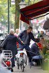 Amsterdam 24 september 2013
Youp van t Hek en Matthijs v Nieuwkerk samen op terras op de cornelis schuytstraat.