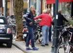 Amsterdam 24 september 2013
Youp van t Hek en Matthijs v Nieuwkerk samen op terras op de cornelis schuytstraat.