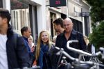 Amsterdam 5 oktober 2013
Frank de Boer met zijn dochters komen Nick Schilder en zijn vriendin  Kirsten tegen op de pc hooftstraat.