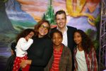 Zaandam 5 oktober 2013
Premiere Oz in de schouwburg van Zaandam.
Nurlaila Kareem met man en kinderen