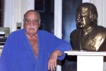 Amsterdam 20 november 2000
Pistolen Paultje. Paul Wilting met borstbeeld.
Paul Wilking

 
Peter Smulders bv