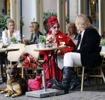 Amsterdam 10 september 2013
Petra Heyboer op terras met haar hond