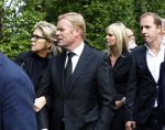 Laren 2 oktober 2013
Kerkdienst naar aanleiding van het overlijden van John de mol sr in de sint Jansbasiliek. Het was enorm druk met vrienden en familie.