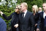 Laren 2 oktober 2013
Kerkdienst naar aanleiding van het overlijden van John de mol sr in de sint Jansbasiliek. Het was enorm druk met vrienden en familie.