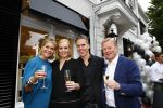 Oosterbeek 14 september 2013
Ronald Koeman op de Skin Cosmetics winkel van zijn vrouw Bartina en ochter Debbie.