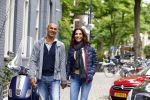Amsterdam 19 september 2013
Ruud Gullit met zijn vriendin Maggie Jimenez in Amsterdam zuid.
