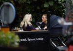 Amsterdam 9 oktober 2013
Suze mens met haar moeder Suze en zus op terras met kinderwagen met daarin haar baby.