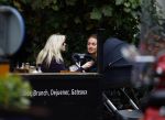 Amsterdam 9 oktober 2013
Suze mens met haar moeder Suze en zus op terras met kinderwagen met daarin haar baby.