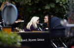 Amsterdam 9 oktober 2013
Suze mens met haar moeder Suze en zus op terras met kinderwagen met daarin haar baby.