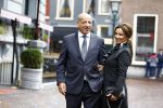 Den Haag 17 september 2013
Tatjana met haar nieuwe vriend Lex v Hessen bij hotel des indes.