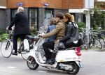 Amsterdam 7 oktober 2013
Daniel de Ridder met Tatum Dagelet en Toy Travis op de vespa scooter.