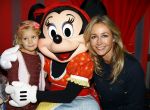 Amsterdam 11 oktober 2013
Premiere Disney live show in de rai.
Wendy v Dijk met dochter Lizzy en vriendinnetjes