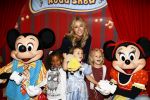 Amsterdam 11 oktober 2013
Premiere Disney live show in de rai.
Wendy v Dijk met dochter Lizzy en vriendinnetjes
