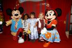 Amsterdam 11 oktober 2013
Premiere Disney live show in de rai.
Wendy v Dijk met dochter Lizzy en vriendinnetjes