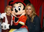 Amsterdam 11 oktober 2013
Premiere Disney live show in de rai.
Wendy v Dijk met dochter Lizzy en vriendinnetjes