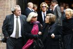 Laren 2 oktober 2013
Kerkdienst naar aanleiding van het overlijden van John de mol sr in de sint Jansbasiliek. Het was enorm druk met vrienden en familie.