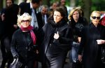 Laren 2 oktober 2013
Kerkdienst naar aanleiding van het overlijden van John de mol sr in de sint Jansbasiliek. Het was enorm druk met vrienden en familie.