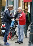 Amsterdam 24 september 2013
Youp van t Hek en Matthijs v Nieuwkerk samen op terras op de cornelis schuytstraat.