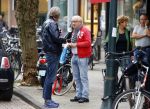 Amsterdam 24 september 2013
Youp van t Hek en Matthijs v Nieuwkerk samen op terras op de cornelis schuytstraat.