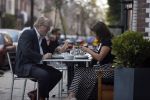 Amsterdam 4 oktober 2014
Astrid Joosten met een kennis op terras.