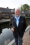 Abcoude 19 september 2014
Robert Leroy wordt ambassadeur voor dolphins for Davey. Bert Simhoffer is oprichter van de stichting.