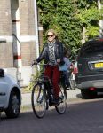 Amsterdam 7 oktober 2014
Chantal janzen met zoontje James op de fiets.