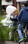 Amsterdam 1 oktober 2014
Connie Breukhoven met bloemen