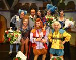 Bussum, 27 September 2014
Premiere Sneeuwwitje in 't Spant in Bussum
Maud Mulder: sneeuwwitjeGeert Hoes: Jager JonathanMichael van Hoorne: koning constathijnSandra Dijkstra: koningin FabiolaAron Bruisten: dwergRobbert van Unnik: dwerg Anne fleur vd berg: spiegelLaura ter horst: hofdame
Foto Peter Smulders BV