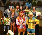 Bussum, 27 September 2014
Premiere Sneeuwwitje in 't Spant in Bussum
Maud Mulder: sneeuwwitjeGeert Hoes: Jager JonathanMichael van Hoorne: koning constathijnSandra Dijkstra: koningin FabiolaAron Bruisten: dwergRobbert van Unnik: dwerg Anne fleur vd berg: spiegelLaura ter horst: hofdame
Foto Peter Smulders BV