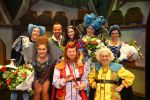 Bussum, 27 September 2014
Premiere Sneeuwwitje in 't Spant in Bussum
Maud Mulder: sneeuwwitjeGeert Hoes: Jager JonathanMichael van Hoorne: koning constathijnSandra Dijkstra: koningin FabiolaAron Bruisten: dwergRobbert van Unnik: dwerg Anne fleur vd berg: spiegelLaura ter horst: hofdame
Foto Peter Smulders BV