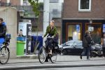 Amsterdam 24 september 2014
Doutzen Kroes op de fiets in Amsterdam.