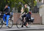 Amsterdam 24 september 2014
Doutzen Kroes op de fiets in Amsterdam.