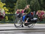 Amsterdam 24 september 2014
Doutzen Kroes op de fiets in Amsterdam.