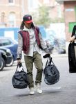 Amsterdam 7 oktober 2014
Edgar Davids met tassen op weg naar vliegveld met taxi.