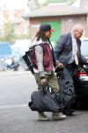 Amsterdam 7 oktober 2014
Edgar Davids met tassen op weg naar vliegveld met taxi.