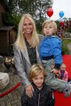Amsterdam 8 0ktober 2014
Mama van het jaar verkieizing. Ellemieke Vermolen met zoons en Monique Matthijsen